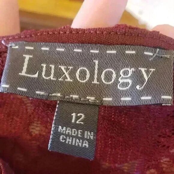 LUXOLOGY WOMEN'S MAROON LACE, ABOVE KNEE, LONG SLEEVE, LINED DRESS - Picture 8 of 10